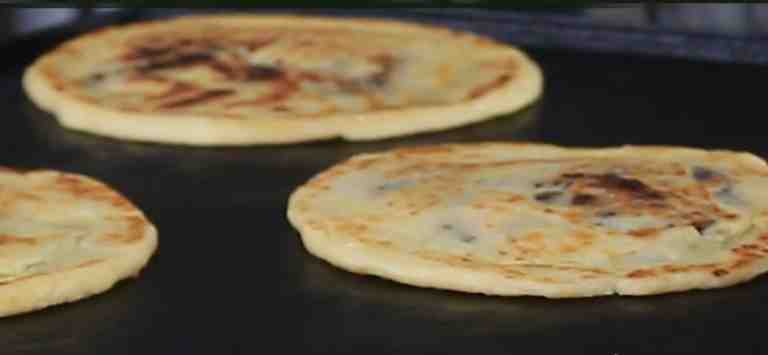 tortillas sobre un comal