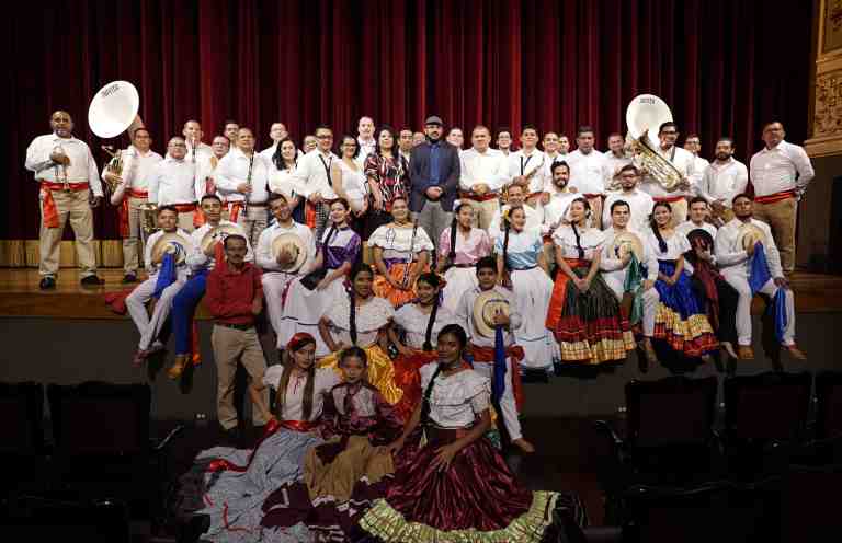 Banda de Conciertos de Guanacaste en el proscenio del Teatro Nacional de Costa Rica 