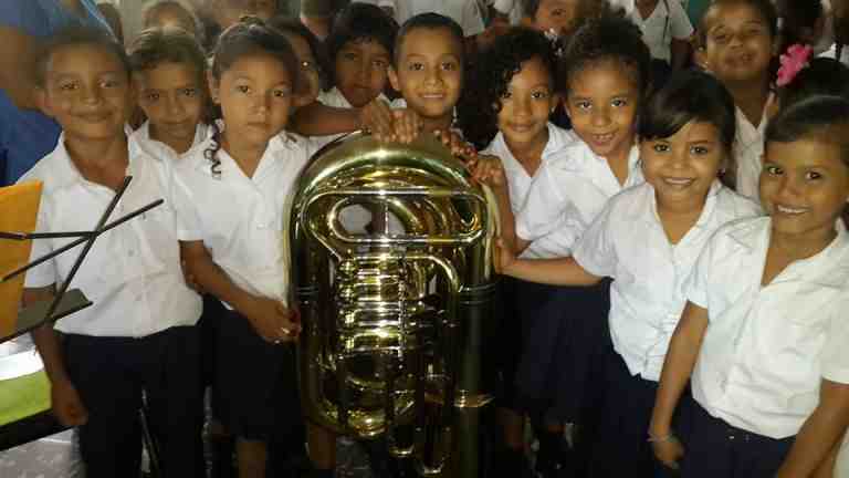Niñas y niños conocen los instrumentos de las Bandas de Conciertos 