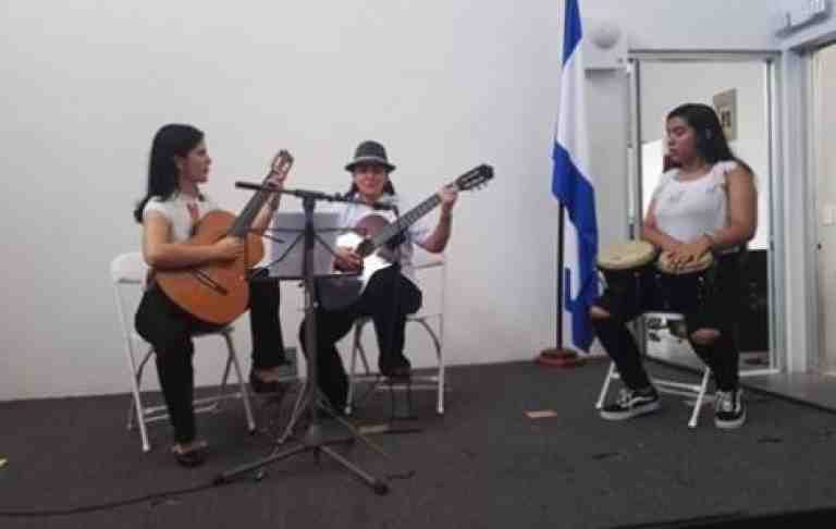 Recital de medio año 2018 ensamble de guitarras y percusión