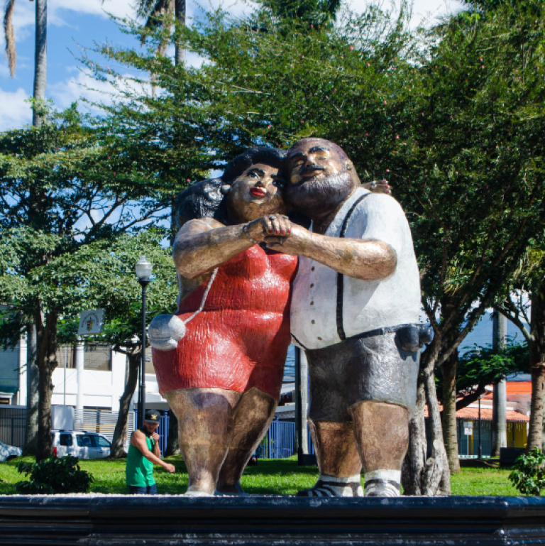 Monumento al Baile Popular - Leda Astorga